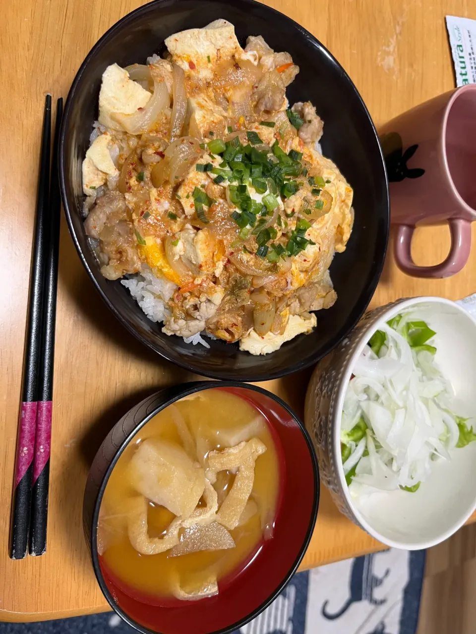 Snapdishの料理写真:昨日の晩御飯は豚キムチ卵とじ丼✨|モモ&ハーブmama🐰🐹🐢🐠❤️さん