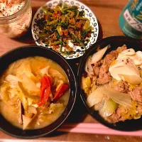 Snapdishの料理写真:豚肉と白菜のミルフィーユ鍋🍲具材どんだけ入れたん味噌汁🍅かぶの葉の炒めたん🥬柿の白和え♡♡|gunlove❤さん