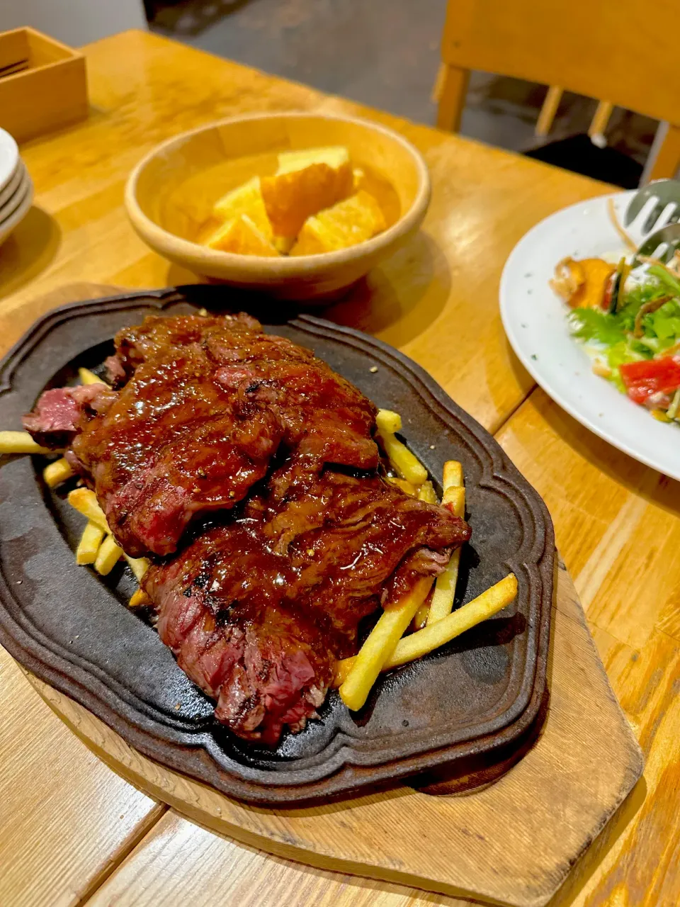 外食。牛ハラミ1ポンドステーキ🥩|ゆーこ。さん