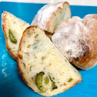 Snapdishの料理写真:Anchovy Olive Bread|gonbenさん