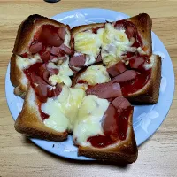 Snapdishの料理写真:ピザ風トースト|料理好きなじいさまさん