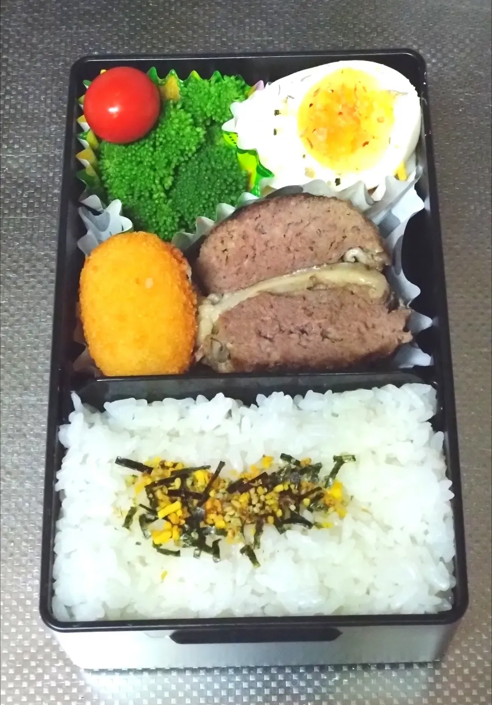 Snapdishの料理写真:椎茸肉詰め弁当|黒川克博さん