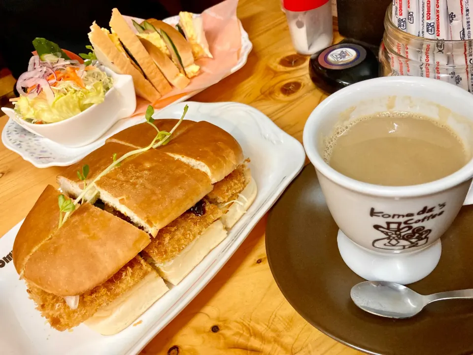 コメダ珈琲（味噌カツパン）🥪☕️|あめふくらさん