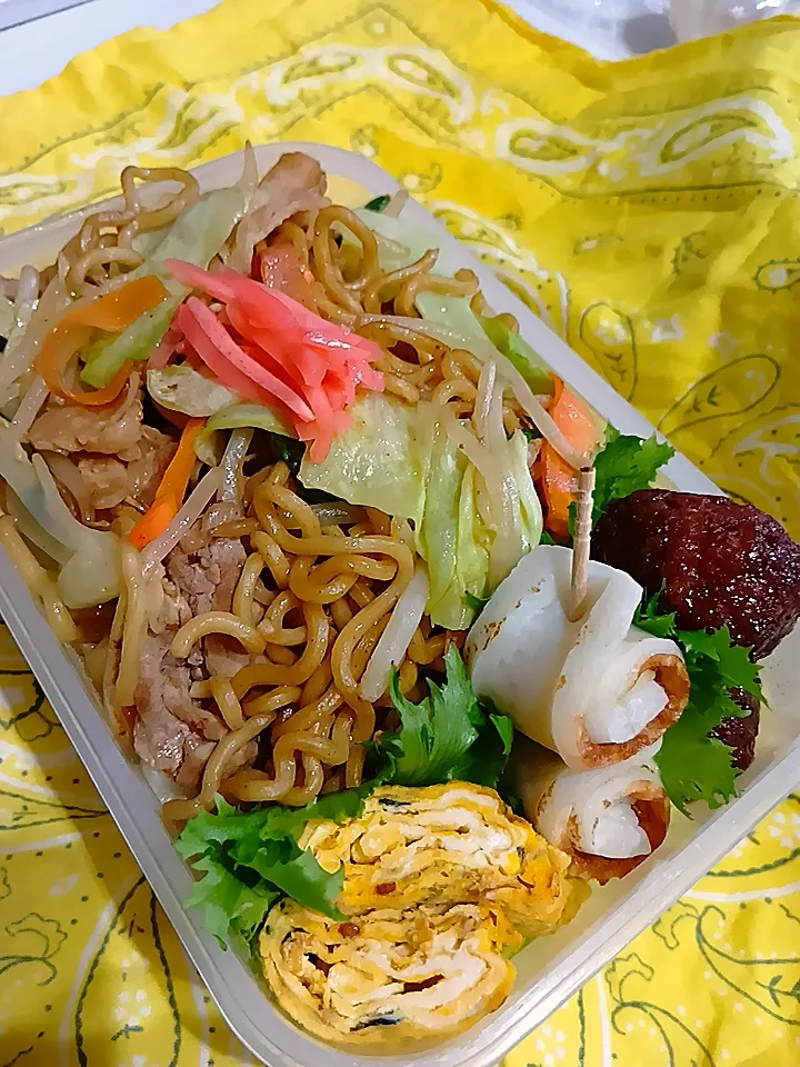 Snapdishの料理写真:焼きそば肉だんご弁当|yayoi.Kさん