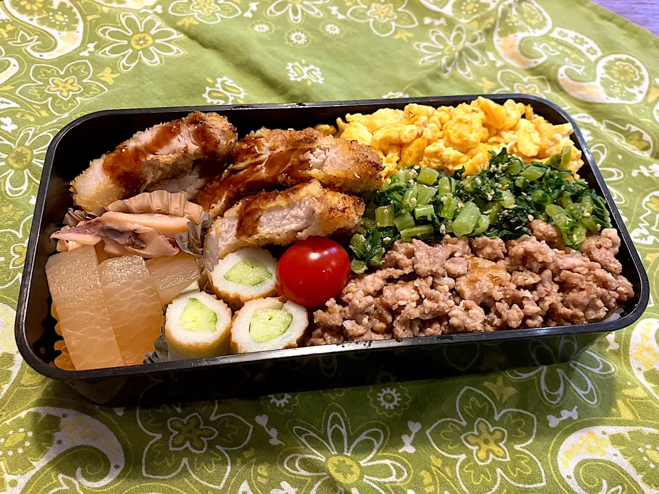 Snapdishの料理写真:2024.11.7 息子弁当　◎三色丼（大根葉ごま和え）◎とんかつ　◎いか大根　◎ちくわきゅうり|goroさん