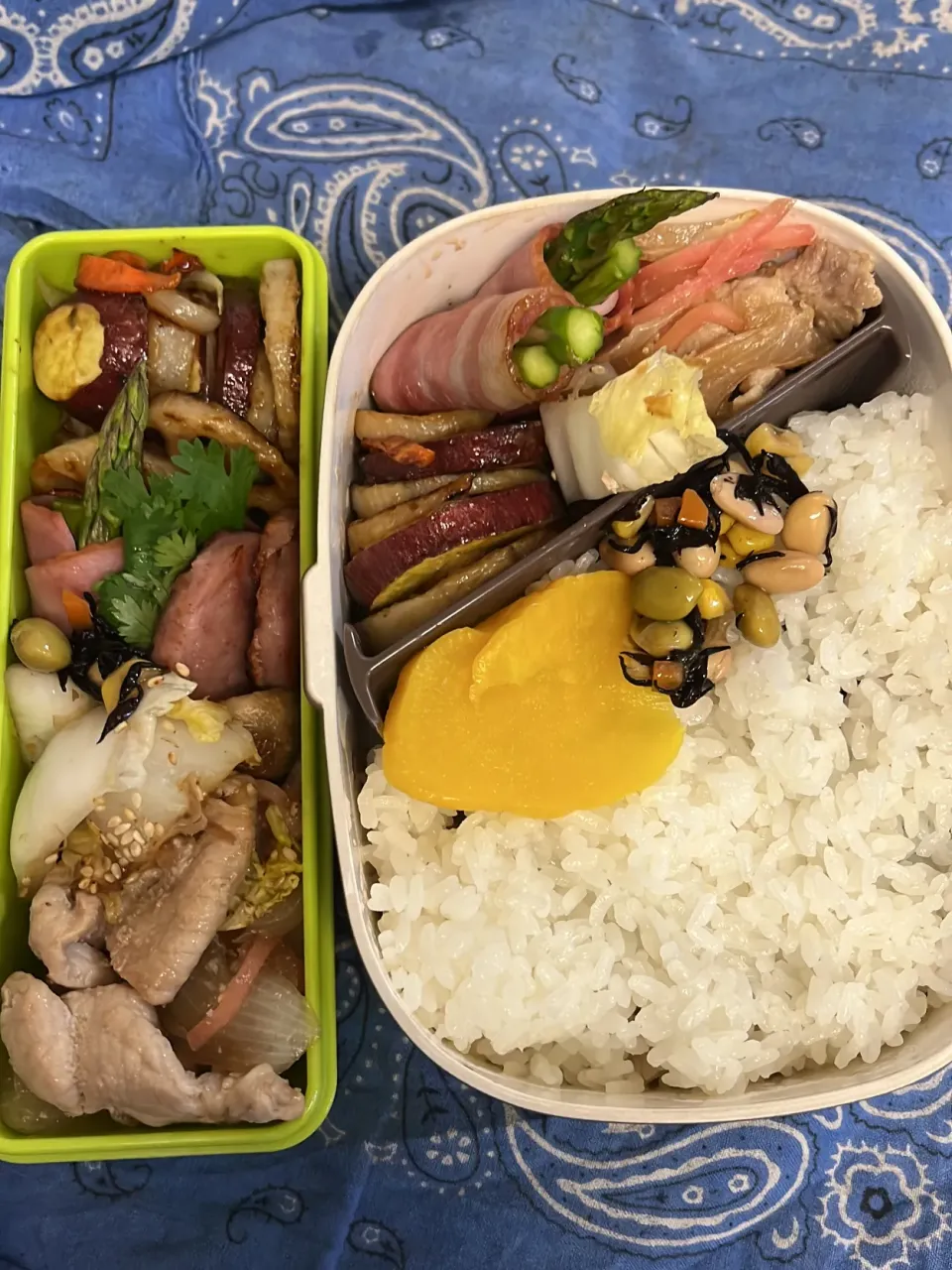 Snapdishの料理写真:生姜焼き、れんこんとさつまいもの甘辛炒め、アスパラベーコン、白菜うめ和え|ちあぽんさん