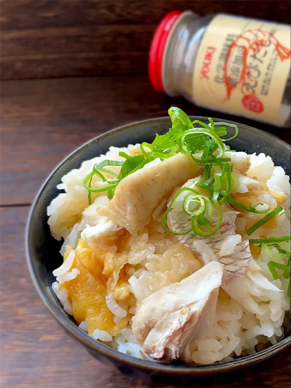 Snapdishの料理写真:釣り魚🎣えびだしde鯛の炊き込みごはん|9421beruさん