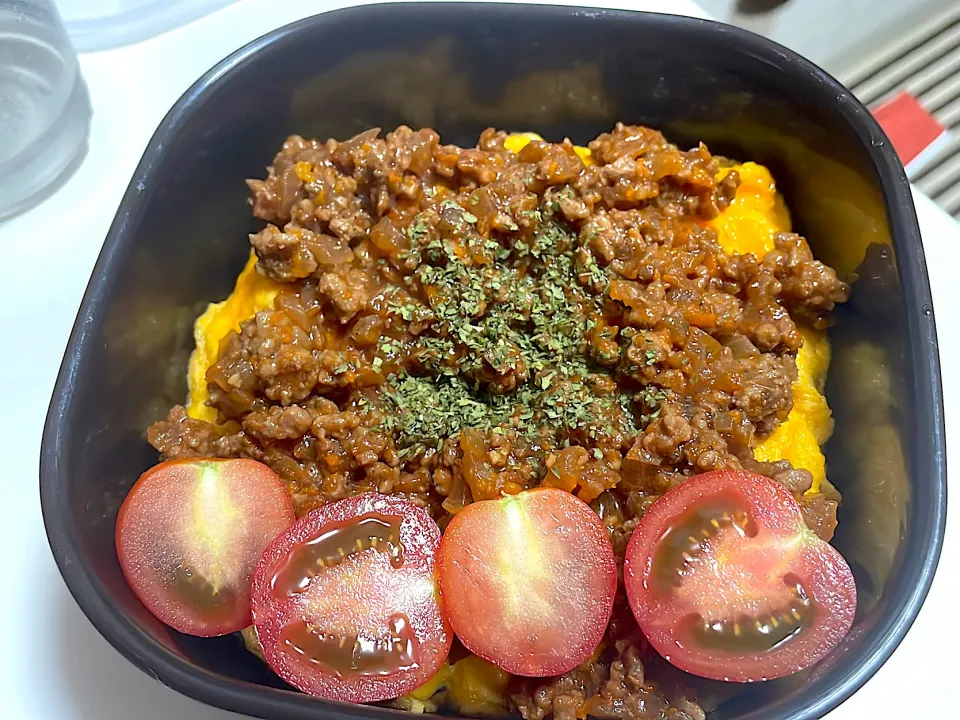 Snapdishの料理写真:ボロネーゼオムライス丼|senaさん