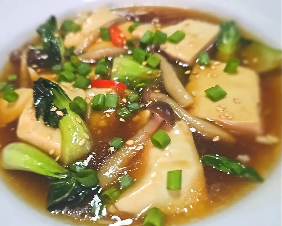 Snapdishの料理写真:Simple n quick lunch - silken tofu with baby bok choy n shineji mushrooms|Chua Jeanさん