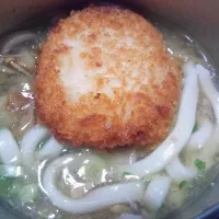 Snapdishの料理写真:みぞれ仕立てのなめ茸と肉そぼろ入りとろみ付きコロッケうどん|darkbaronさん