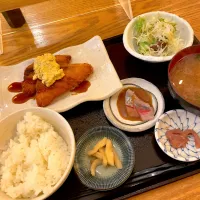 Snapdishの料理写真:はまちのフライ定食|T. Wonderさん