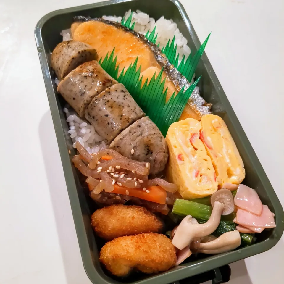 Snapdishの料理写真:鮭弁当🌷|きゅーさん