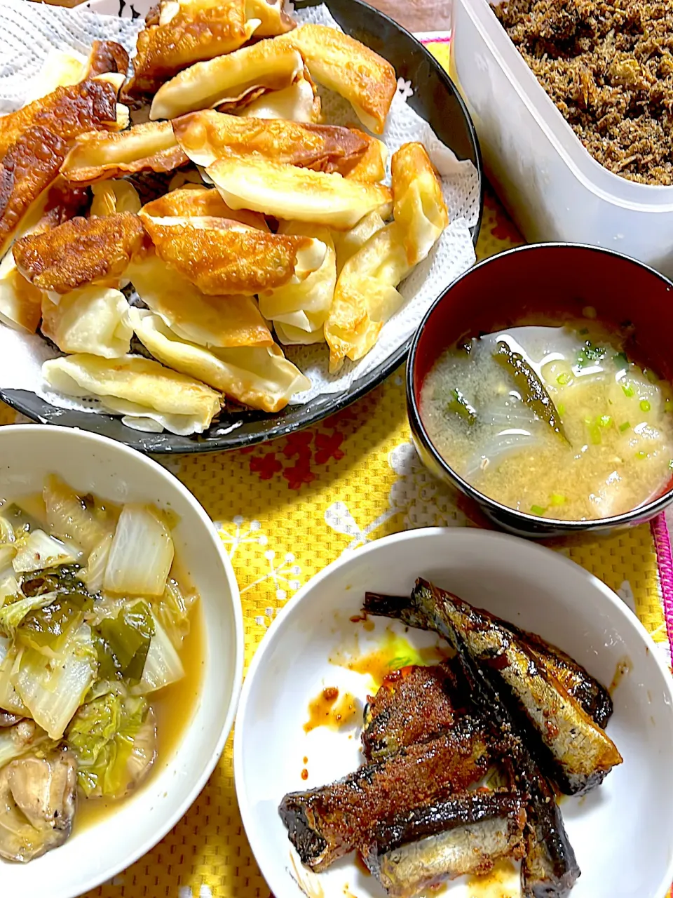 ポテトとチーズの揚げ餃子　白菜の煮浸し　出しふりかけ　いただき物のめんたいいわし　味噌汁|4jinoanataさん