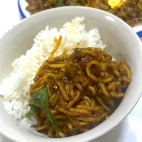 Snapdishの料理写真:やっぱカレーにはご飯だよねー♫😆😆😆❤️❤️❤️❤️❤️‼️‼️（笑）|Yoshihiro Andoさん