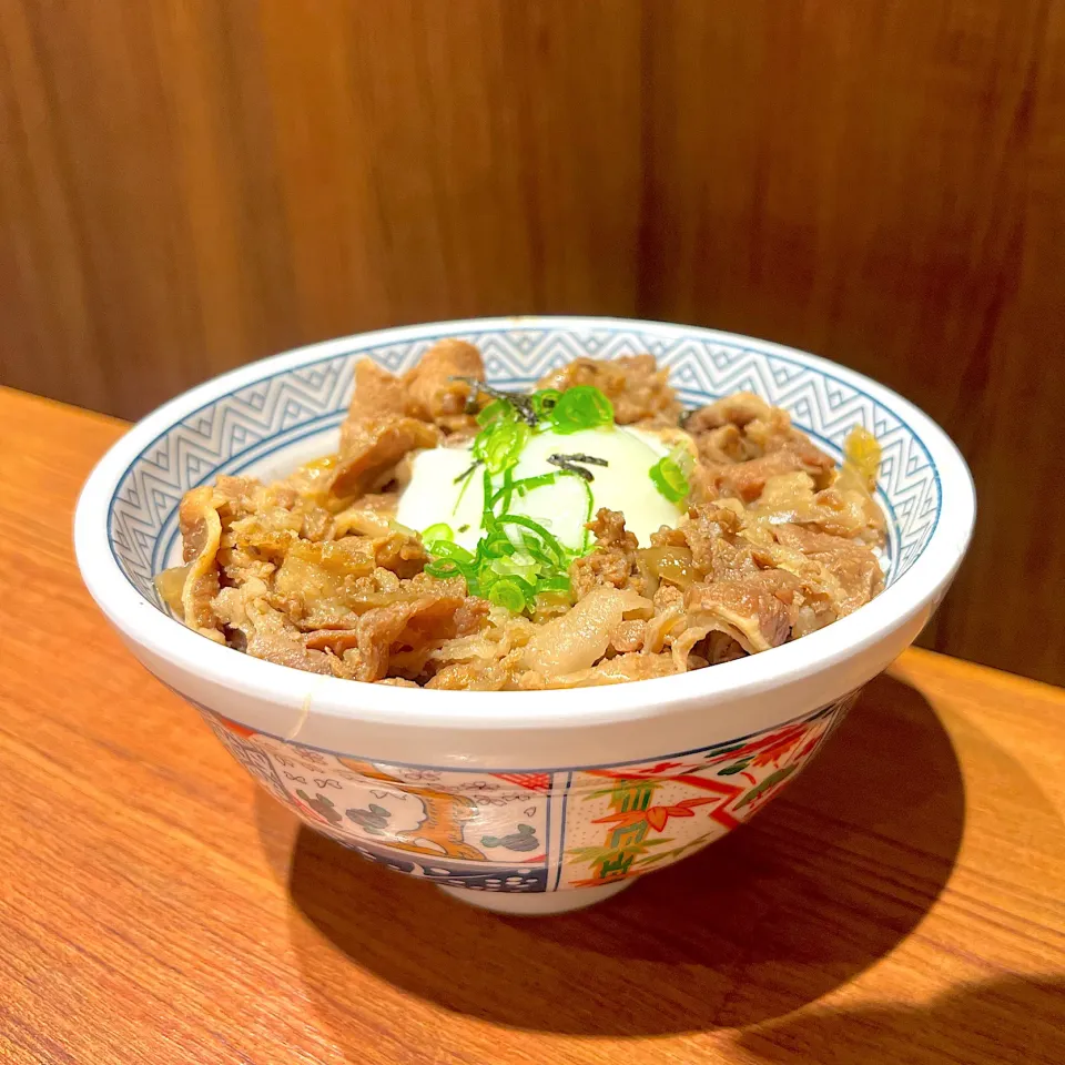 Snapdishの料理写真:日式溫泉蛋牛肉丼|skyblueさん