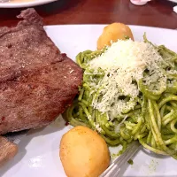 Snapdishの料理写真:Peruvian Tallarin Verde Pasta with steak & potatoes|🌺IAnneさん