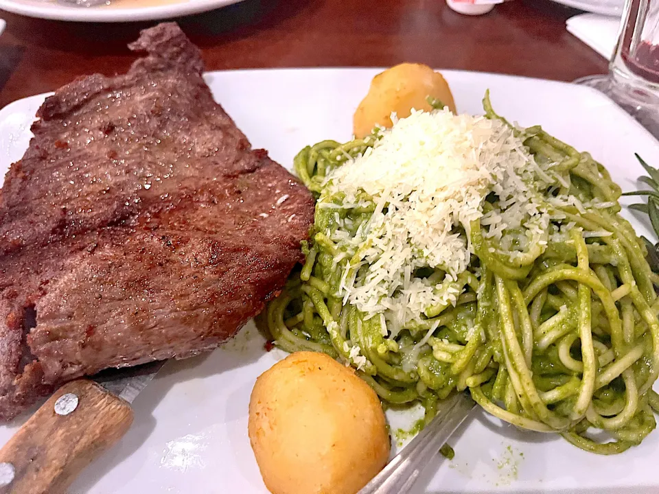 Peruvian Tallarin Verde Pasta with steak & potatoes|🌺IAnneさん