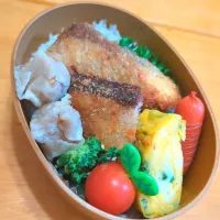 Snapdishの料理写真:鰤カツ弁当|さやかさん