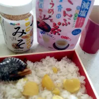 Snapdishの料理写真:忙しいときは、即席梅風味味噌汁|en.58さん