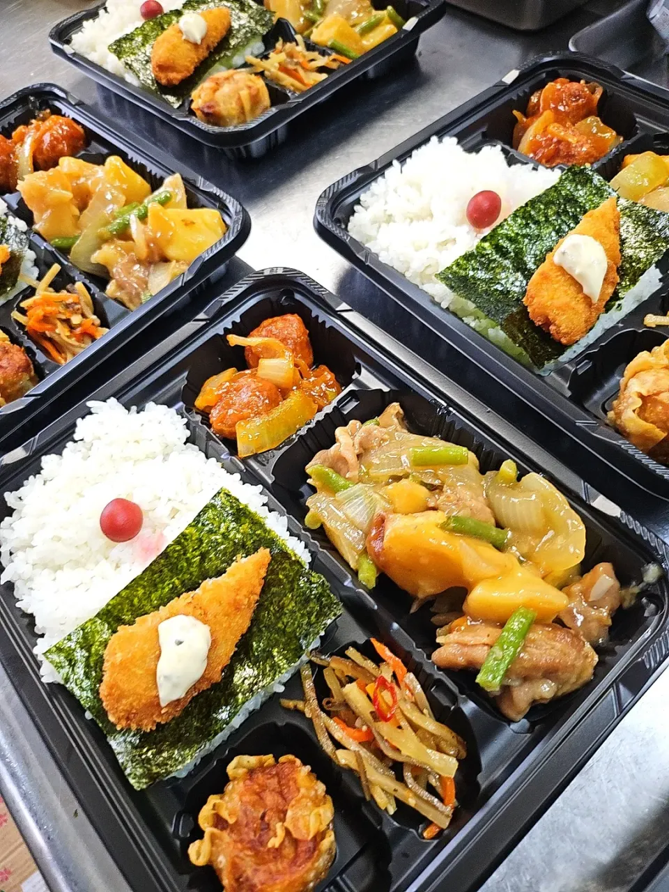 Snapdishの料理写真:肉じゃが弁当|景子さん