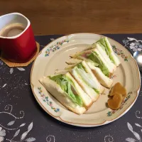 Snapdishの料理写真:トーストサンドイッチ、沢庵、ホットコーヒー(朝ご飯)|enarinさん