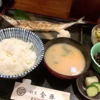 Snapdishの料理写真:今年は『秋刀魚定食』がまだいただける😋|アライさんさん