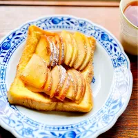 Snapdishの料理写真:りんごとシナモンのフレンチトースト
Pain perdu pommes-cannelle|アッコちゃん✨さん