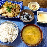 Snapdishの料理写真:すき煮　ポテサラ　春雨ワカメキクラゲ 中華和え　麦ご飯　味噌汁|♡misaki♡さん