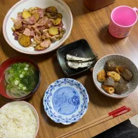 Snapdishの料理写真:夜　さつま芋とベーコン炒め､蒟蒻と竹輪きんぴら､鰯生姜煮|みちくんさん