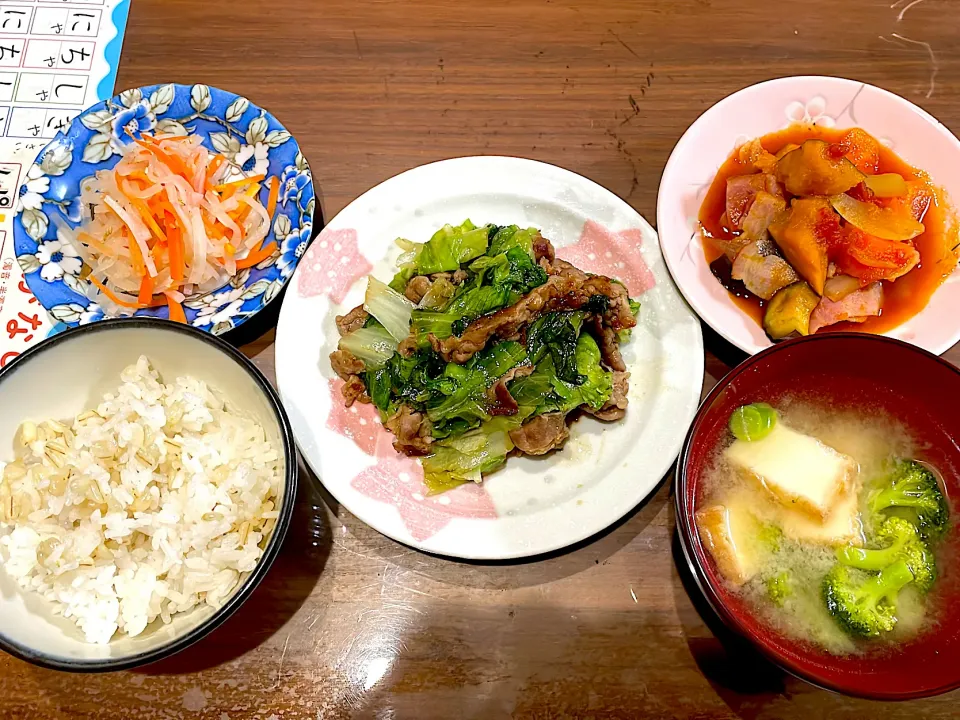 Snapdishの料理写真:豚肩ロースとレタスのオイスター炒め　厚揚げとブロッコリーの味噌汁　野菜のトマト煮込み　大根と人参の中華和え|おさむん17さん