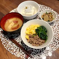 Snapdishの料理写真:11/8  そぼろ丼|らぶちあんさん