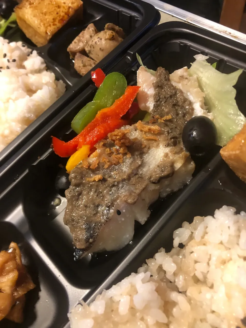 白身魚のトリュフペースト弁当|沖縄「ピロピロ」ライフさん