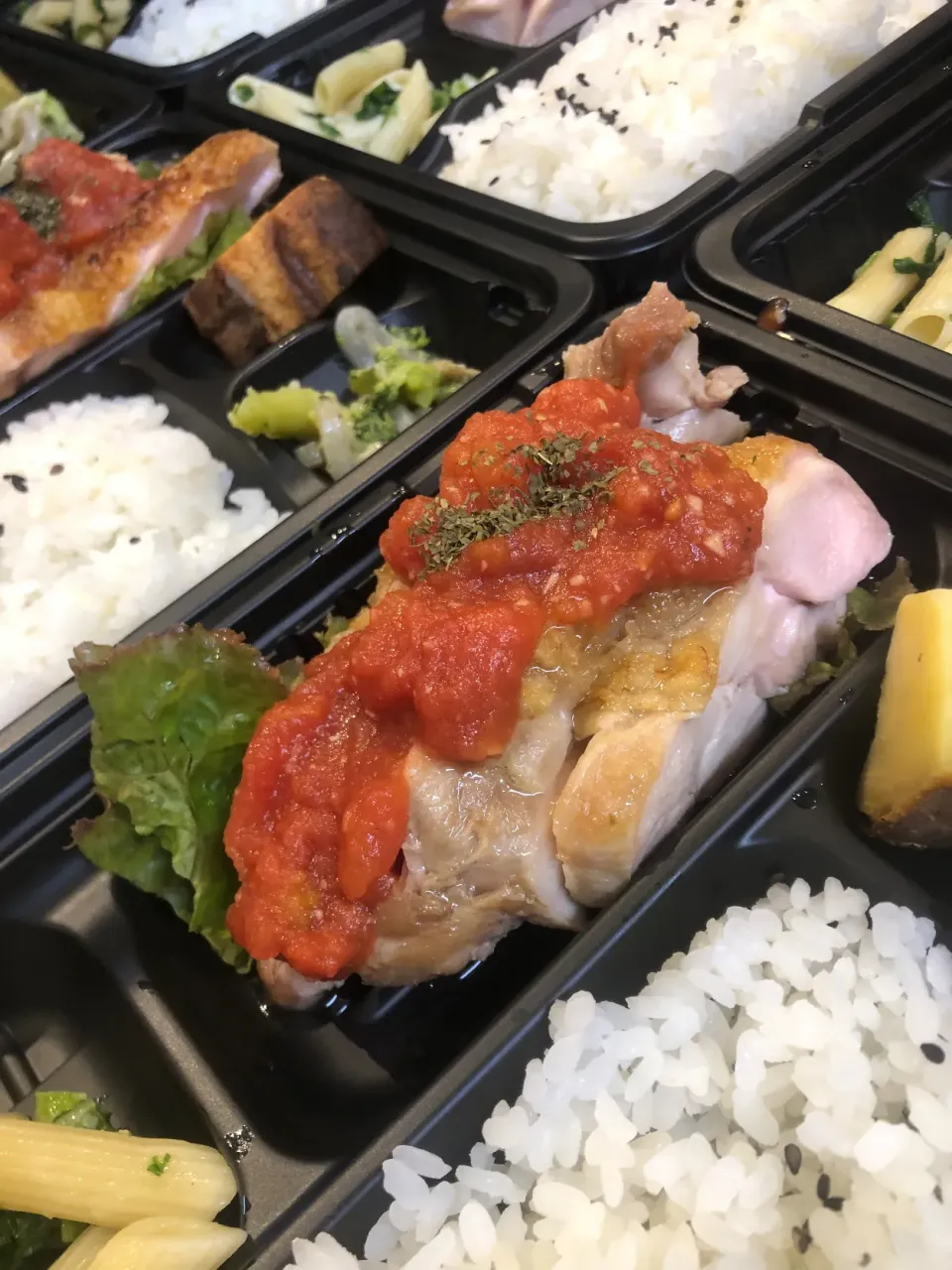 チキンステーキトマトソース弁当|沖縄「ピロピロ」ライフさん