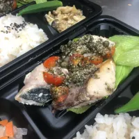 Snapdishの料理写真:白身魚のソテー/ケッパー ソース弁当|沖縄「ピロピロ」ライフさん