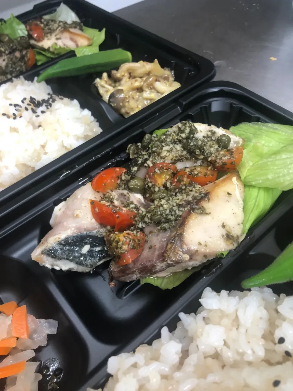 Snapdishの料理写真:白身魚のソテー/ケッパー ソース弁当|沖縄「ピロピロ」ライフさん