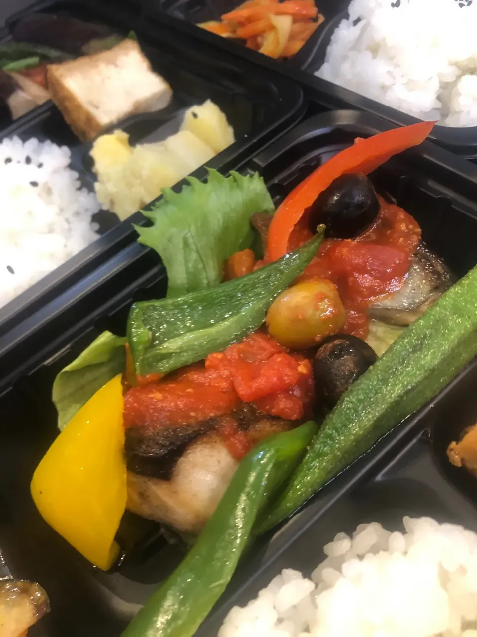 Snapdishの料理写真:白身魚とオリーブ、野菜のソテー弁当|沖縄「ピロピロ」ライフさん