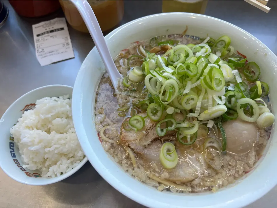 Snapdishの料理写真:ラーメン🍜|takashiwagaさん