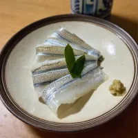 Snapdishの料理写真:細魚の笹漬けでぬる燗|deekay71さん