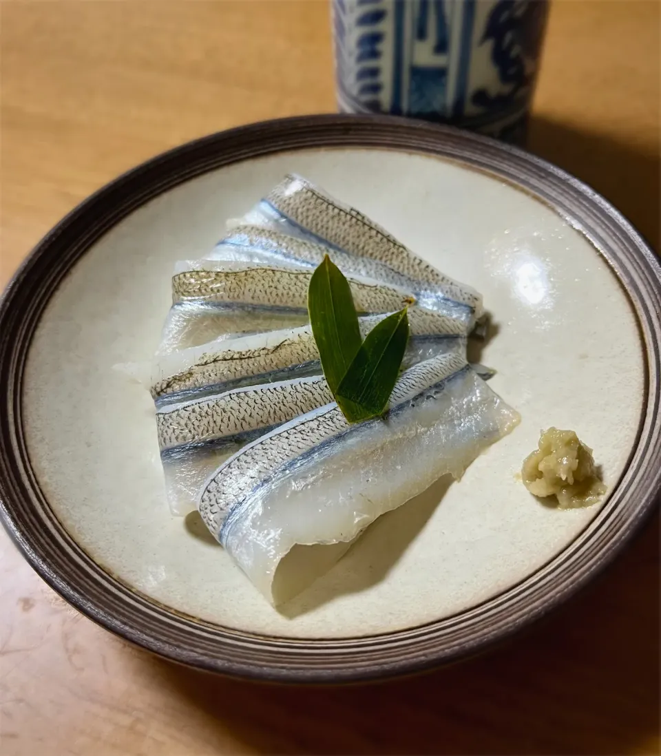 Snapdishの料理写真:細魚の笹漬けでぬる燗|deekay71さん