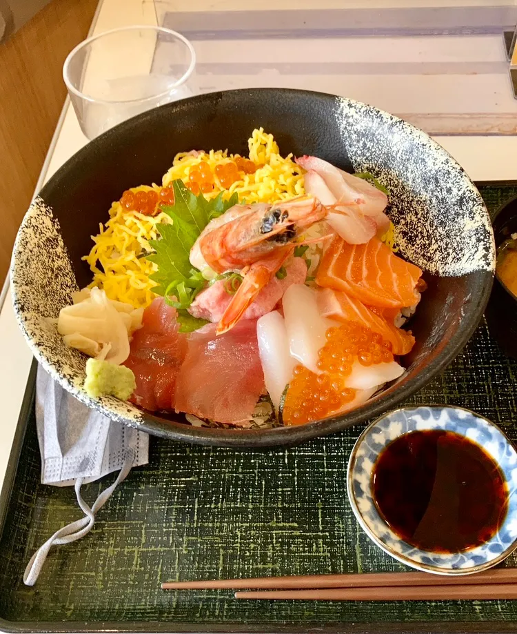 Snapdishの料理写真:海鮮丼🍣🍚|あめふくらさん