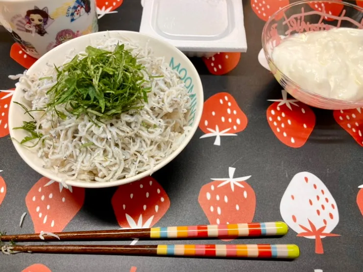 しらす丼と納豆朝食|あめふくらさん