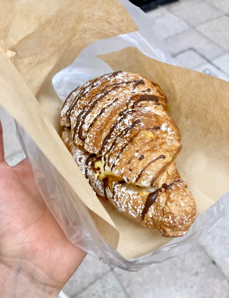 チョコカスタードクロワッサン🥐🍫🥚|あめふくらさん