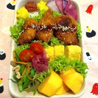 Snapdishの料理写真:チキンカツ弁当|やまちゃんさん