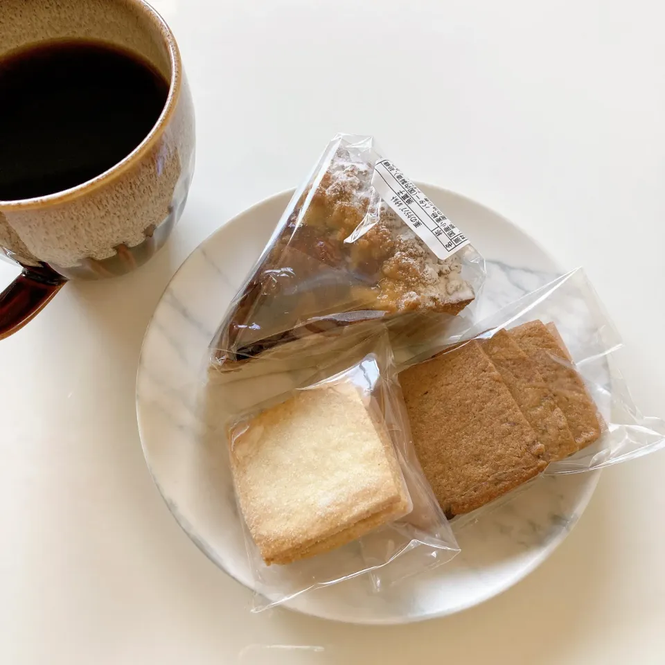 Snapdishの料理写真:栗のクランブルタルトと焼き菓子|ちゃみこさん