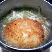 Snapdishの料理写真:みぞれ仕立てのなめ茸と肉そぼろ入りとろみ付きコロッケうどん|darkbaronさん