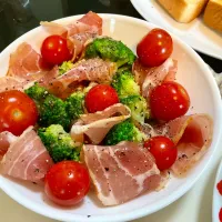 Snapdishの料理写真:生ハムベーコン🥓のサラダ|Takeshi  Nagakiさん