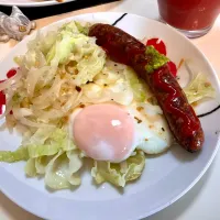 Snapdishの料理写真:ハーブソーセージは自家製柚子胡椒で。目玉焼きはクレィジーソルトで|Takeshi  Nagakiさん