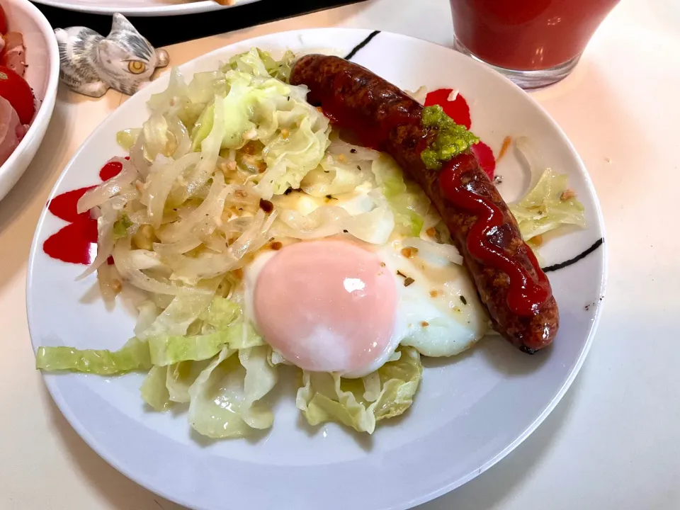 Snapdishの料理写真:ハーブソーセージは自家製柚子胡椒で。目玉焼きはクレィジーソルトで|Takeshi  Nagakiさん