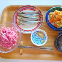 Snapdishの料理写真:今日の昼食　梅うどん、ししゃも、切り干し大根煮物、ところてん| pinknari🐰🌈さん