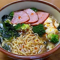 Snapdishの料理写真:マルちゃん正麺🍜、醤油味❗️(^○^)✨